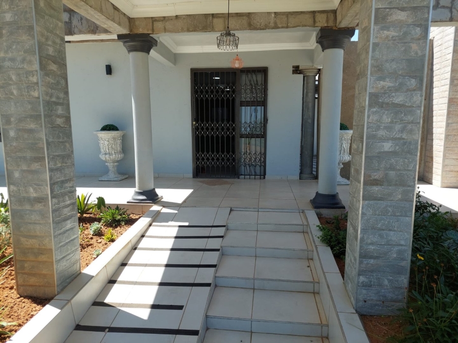 To Let Commercial Property for Rent in Roosheuwel North West